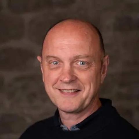 Portrait de Daniel Ranc, dirigeant de Web is in the R